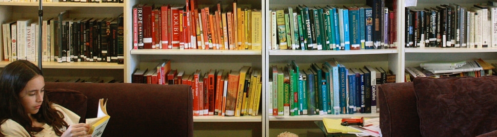 Rainbow of books by john Nakamura Remy CC BY 2.0